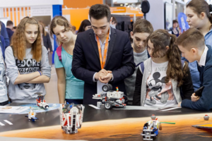 LEGO Education познакомит детей с российской Лунной программой