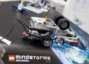 Компания LEGO Education поделилась опытом создания открытых робототехнических платформ